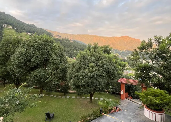 Chhahari Retreat Hotel *